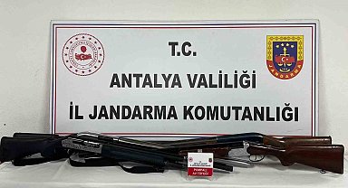 Antalya'da ruhsatsız 4 av tüfeği ele geçirildi