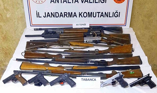 Antalya'da ruhsatsız silah operasyonu: 15 silah ele geçirildi