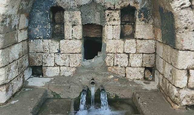 Araban'da tarihi 2 çeşmeden su akmaya başladı