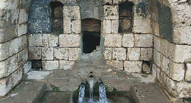 Araban'da tarihi 2 çeşmeden su akmaya başladı