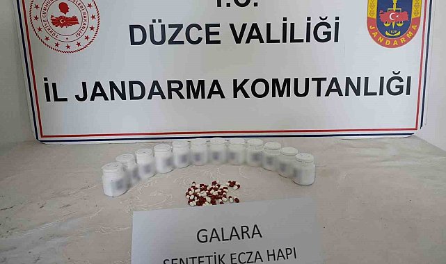 Araçtan atılan poşetten uyuşturucu çıktı