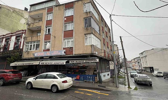 Arnavutköy'de eşini çocuklarının gözü önünde bıçakladı