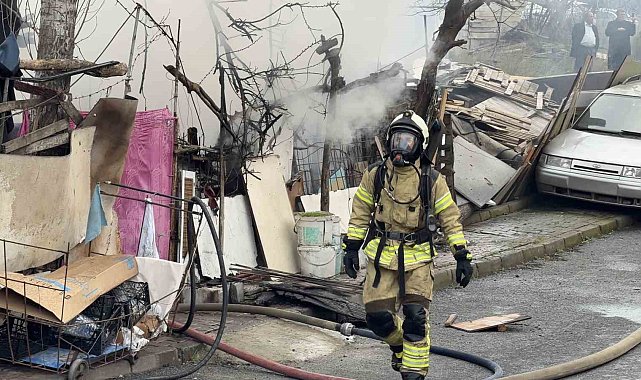 Arnavutköy'de tek yaşayan yaşlı adamın gecekondusunda yangın