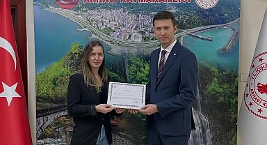 Artvin Arhavi'de kütüphane personeline başarı belgesi