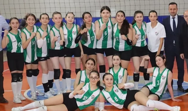 Artvinspor kadın voleybol takımı turnuvaya galibiyetle başladı