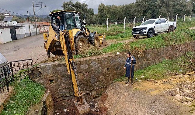 ASKİ ekipleri temizledi, taşkının önüne geçildi