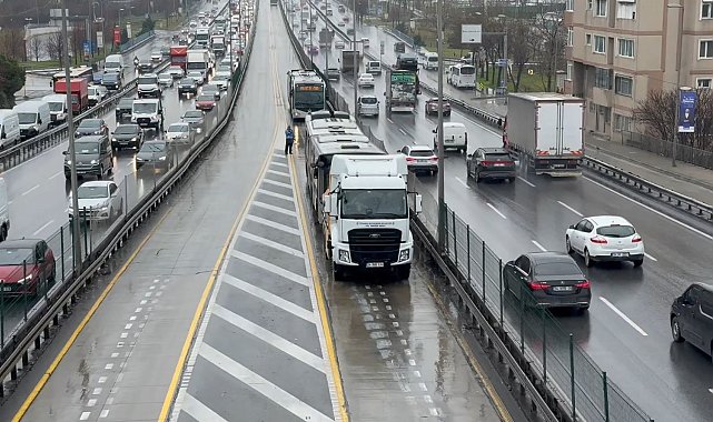 Avcılar'da iki metrobüs çarpıştı: 4 yaralı