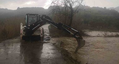 Aydın'da sağank yağışa karşı Büyükşehir ekiplerinden yoğun çalışma