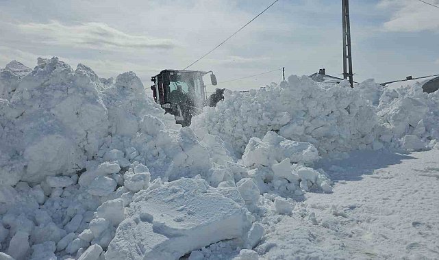Aydınlar beldesinde karla mücadele devam ediyor