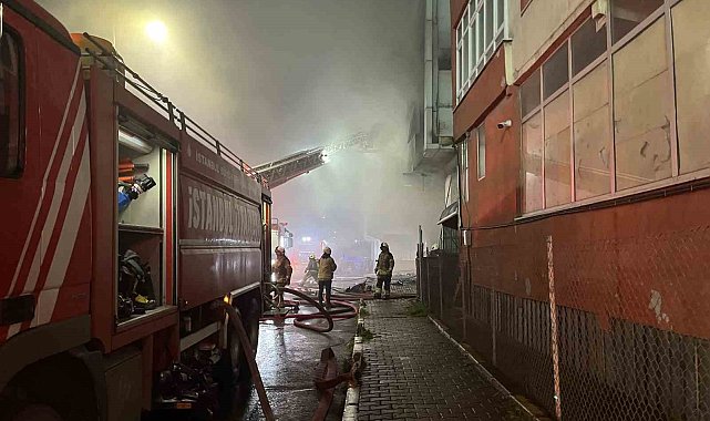 Bağcılar'da 4 katlı tekstil fabrikasında korkutan yangın