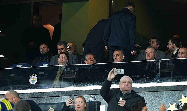 Bakan Bak, Fenerbahçe-Nottingham Forest maçını takip etti