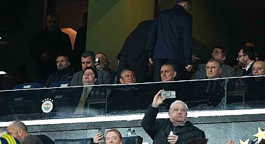 Bakan Bak, Fenerbahçe-Nottingham Forest maçını takip etti