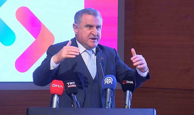 Bakan Bak: "Cumhurbaşkanımız dijitalleşme konusunda önümüzü açıyor"