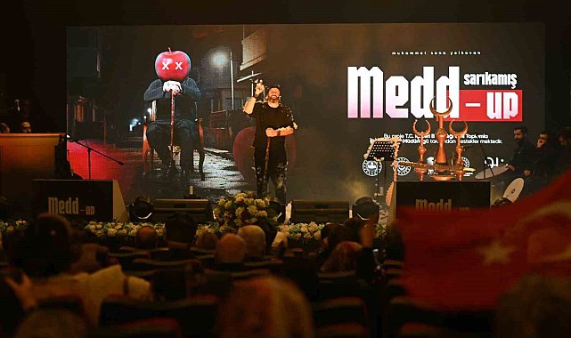 Bakan Göktaş 'Medd-Up' sahne gösterisini izledi