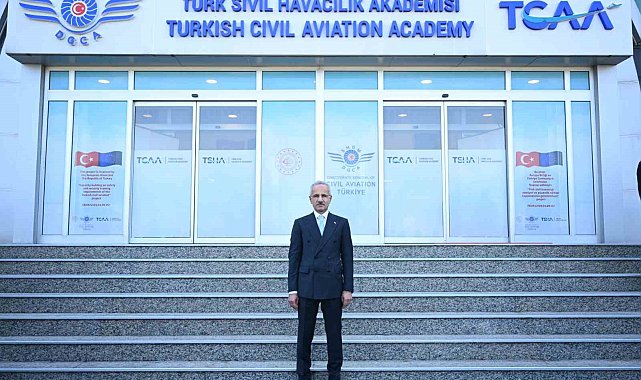 Bakan Uraloğlu: "Mart 2025'ten bu yana dijital başvuru sistemi ile 30 bin 750 yolcu hakkı başvurusunu elektronik ortamda ele aldık"