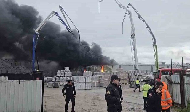 Balıkesir'de yapı market deposunda yangın