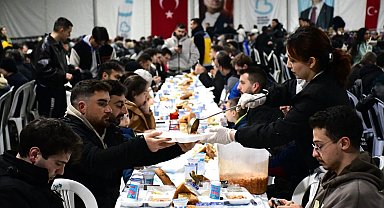 Balıkesir'de iftar çadırı vatandaşları buluşturuyor