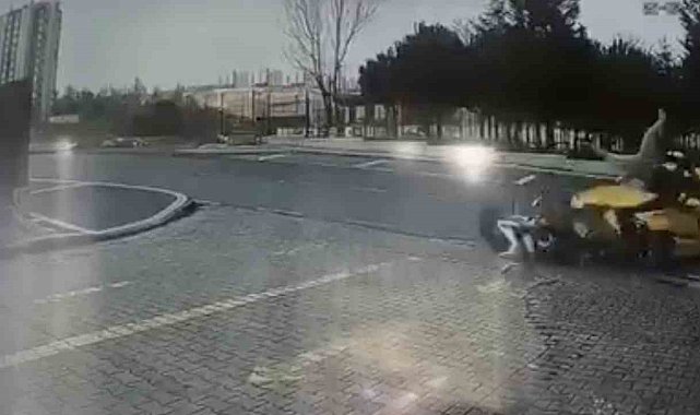 Başakşehir Kayaşehir'de taksi ile motosiklet kafa kafaya çarpıştı