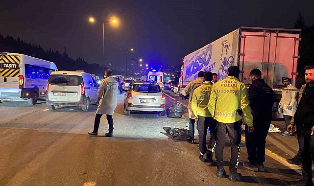 Başakşehir TEM'de arızalanan tıra çarpan motosikletli hayatını kaybetti