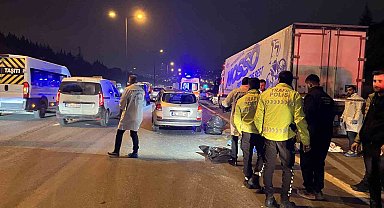 Başakşehir TEM'de arızalanan tıra çarpan motosikletli hayatını kaybetti