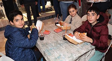 Başkan Arıcı'dan çocuklara iftar sürprizi