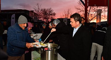 Başkan Erkan Aydın Panayır'da vatandaşlarla gönül sofrasında buluştu