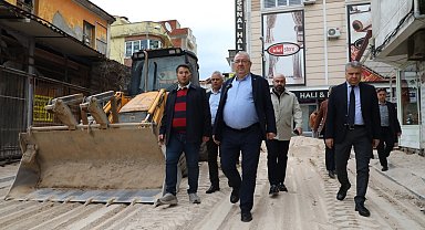 Başkan Ertaş sahaya indi; Edremit'te yol atağı