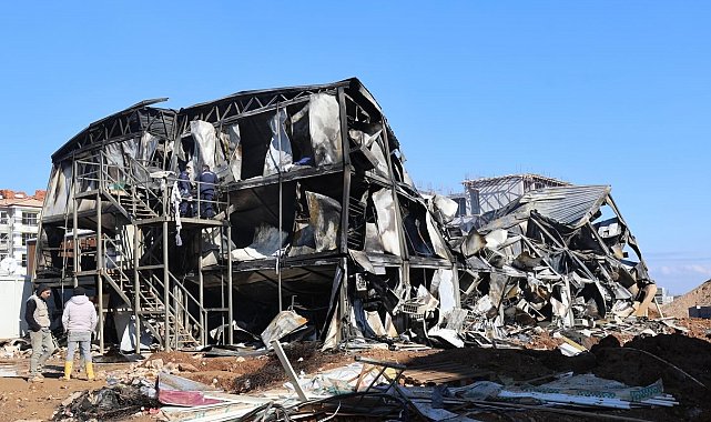 Başkan Şimşek'ten yangın çıkan TOKİ şantiyesinde inceleme