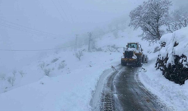 Batman'da 115 yerleşim yerinin yolu kardan kapandı