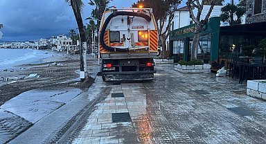 Belediye ekiplerinden fırtına ve yağmur sonrası kapsamlı temizlik