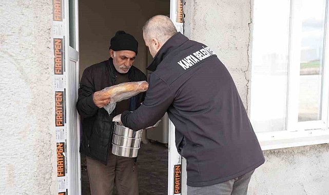 Belediyenin sıcak yemek hizmeti devam ediyor