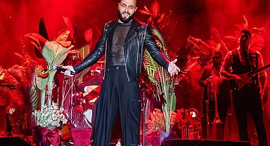 Berkay'ın transparan sahne tarzı olay oldu