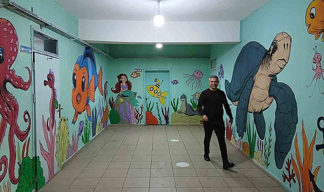 Besni'de öğretmenler okulu sanat galerisine dönüştürdü