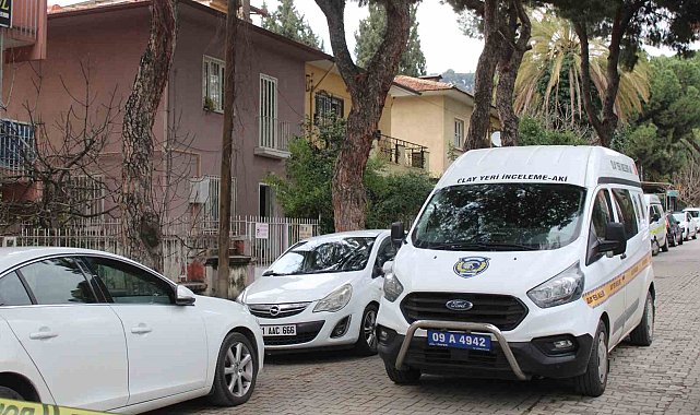 Bıçaklanarak öldürülen yaşlı çiftin evinde incelemeler sürüyor