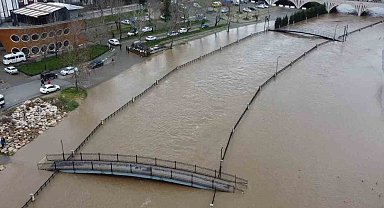 Biga'da yağış nedeniyle taşan Kocabaş Çayı dron ile görüntülendi