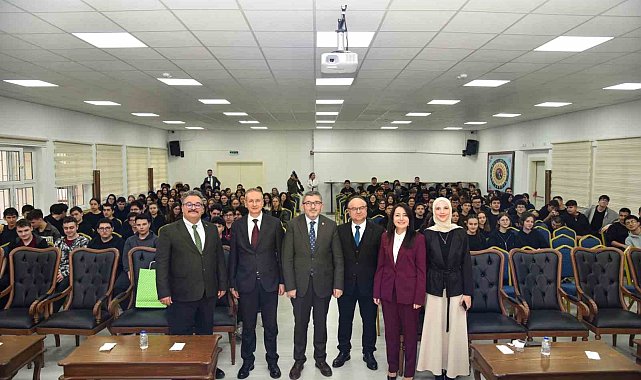 Bilecik'te akademisyenler liselilerle buluştu