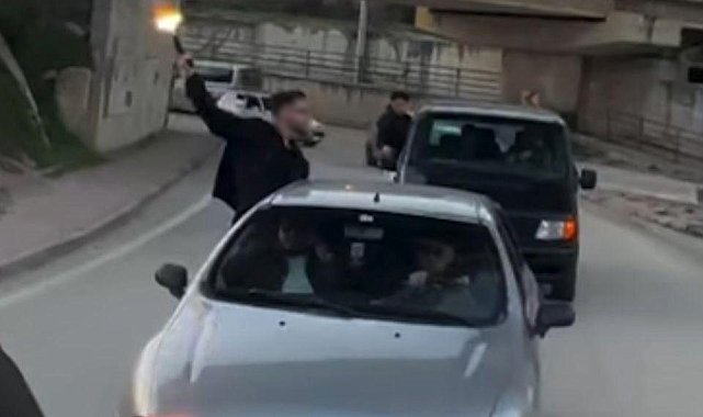 Bilecik'te bir konvoyda havaya ateş eden şahıs pes dedirtti