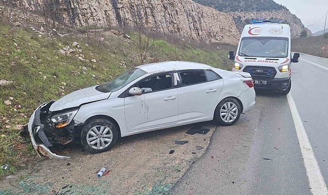 Bilecik'te kaygan yol kazaya neden oldu: 2 yaralı