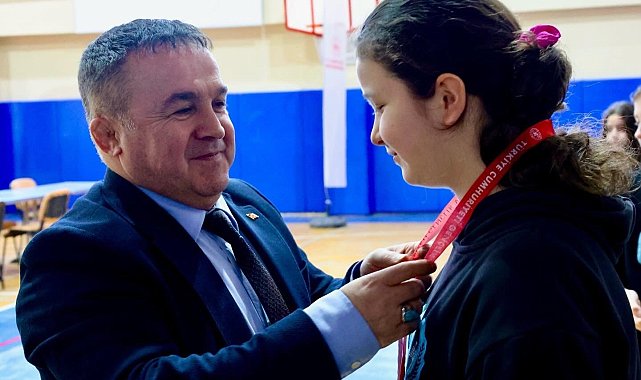 Bilecik'te satranç şampiyonlarına madalya