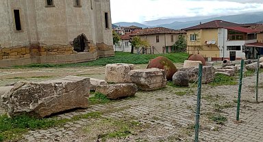 Bilecik'te 1800 yıllık küpler gün yüzüne çıktı