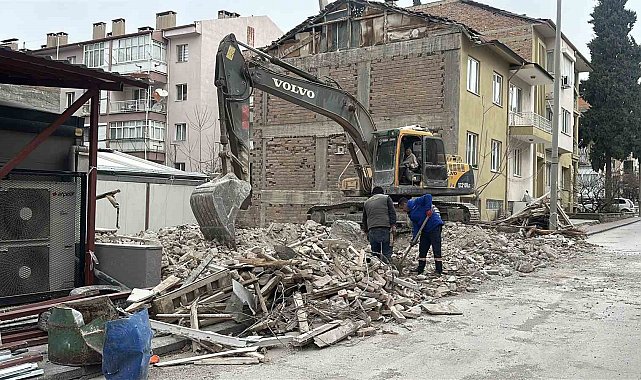Bina yıkımı sırasında doğal gaz borusundan sızıntı meydana geldi