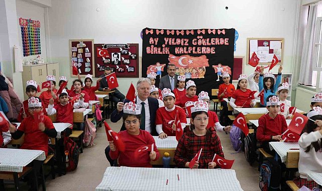 Bingöl'de ikinci dönemin ilk ders zili 'Bayrak Sevgisi' ile çaldı