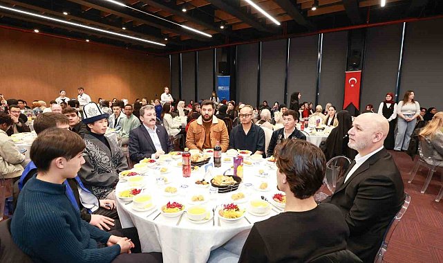 Bir sofra etrafında 100'den fazla ülke: Uluslararası öğrencilerle gönül köprüsü kuruldu