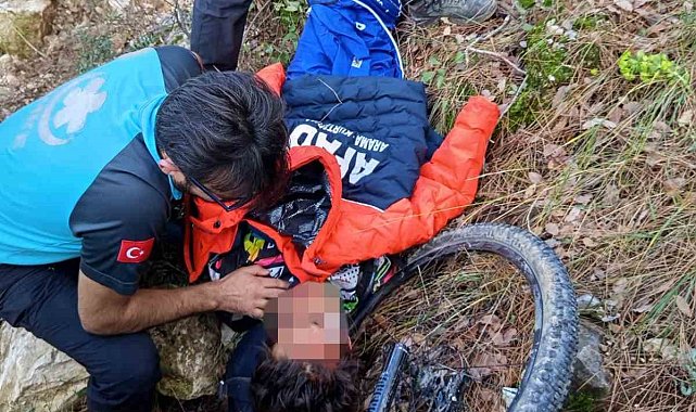Bisiklet sürücüsü 10 metrelik şarampole yuvarlandı