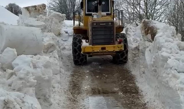Bitlis'te ulaşım için 5 metrelik kar engelini aştılar