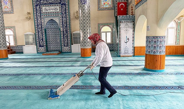Bodrum camilerinde Ramazan temizliği