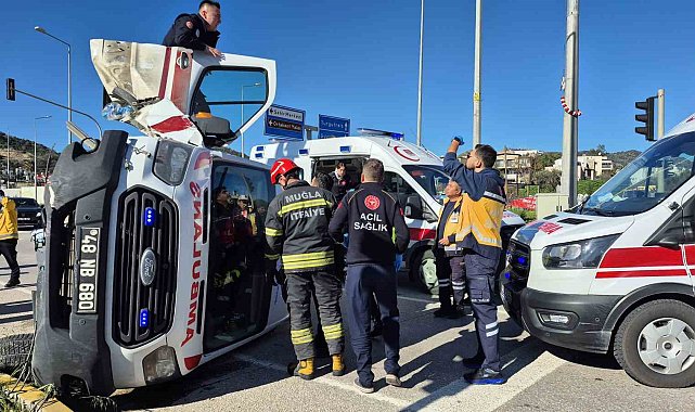 Bodrum'da ambulans devrildi: 4 yaralı