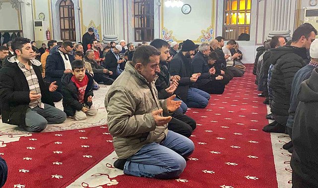 Bolu'da Berat Kandili'nde camiler doldu taştı