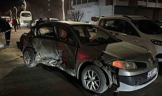 Bolu'da ciple otomobil çarpıştı: Araçlar ağır hasar aldı