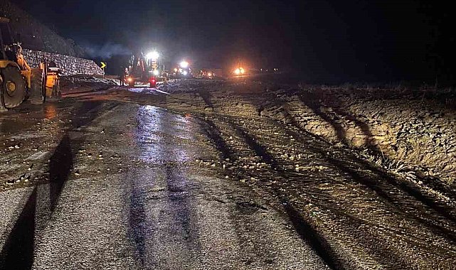 Bolu'da heyelan nedeniyle kapanan yol tekrardan ulaşıma açıldı